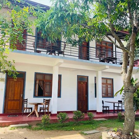 Parakum Rest Rooms Polonnaruwa Bagian luar foto