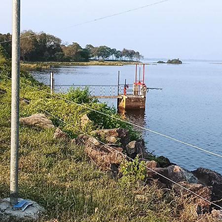 Parakum Rest Rooms Polonnaruwa Bagian luar foto