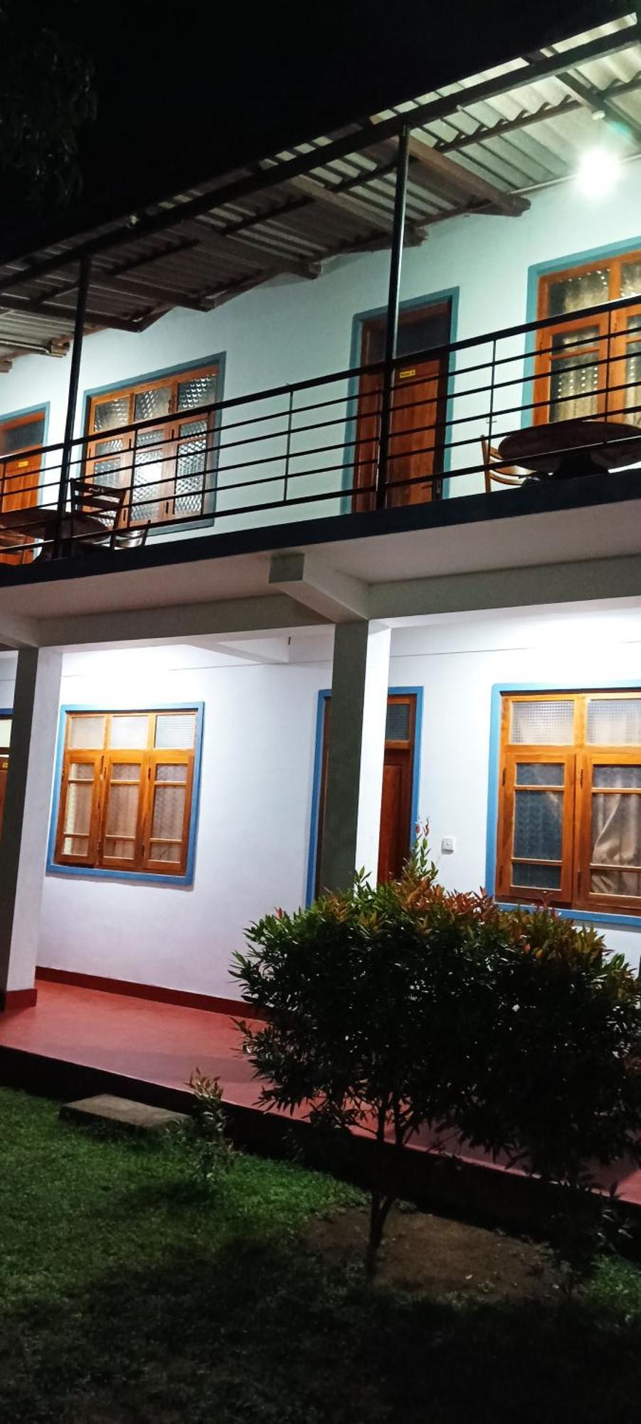Parakum Rest Rooms Polonnaruwa Bagian luar foto