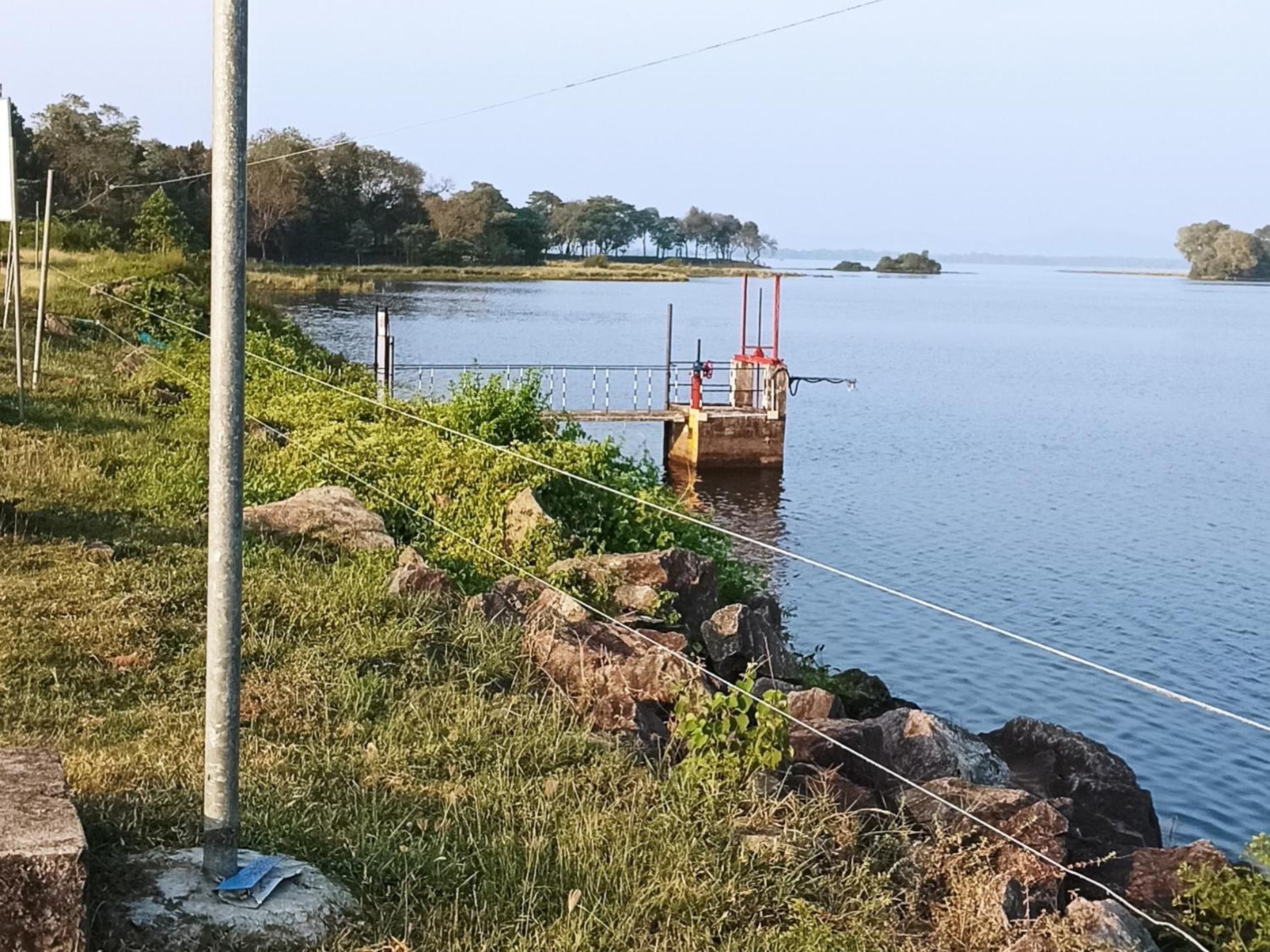 Parakum Rest Rooms Polonnaruwa Bagian luar foto