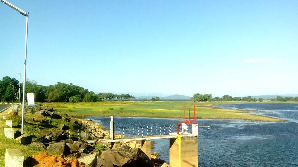 Parakum Rest Rooms Polonnaruwa Bagian luar foto