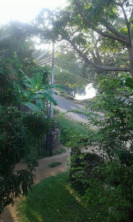 Parakum Rest Rooms Polonnaruwa Bagian luar foto